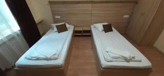 Отель Arcus Education Center Arcuş Стандартный двухместный номер с 1 кроватью или 2 отдельными кроватями-2